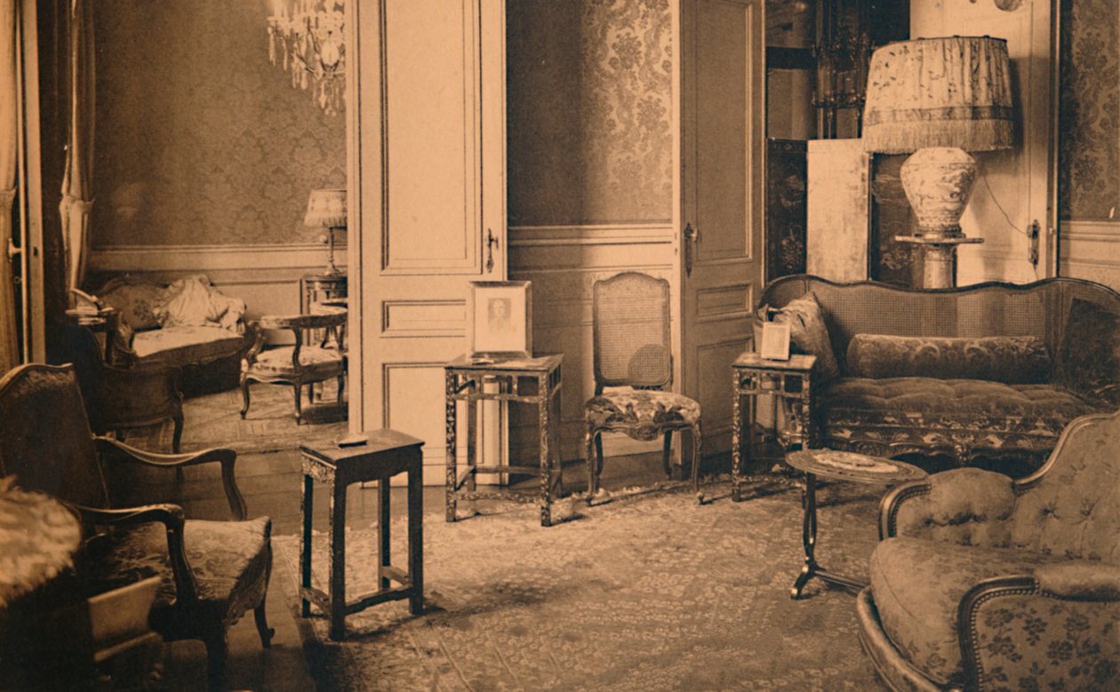 1927 में बेल्जियम के ब्रुसेल्स में क्यूबा दूतावास में मंत्रियों के कार्यालय में प्रतीक्षालय। द्वारा अज्ञात