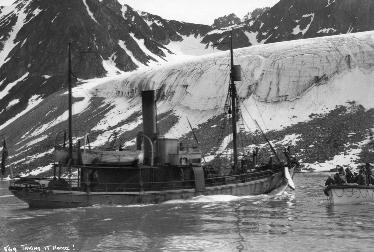 व्हेलिंग, मैग्डलीन बे, स्पिट्जबर्गेन, नॉर्वे, 1929 द्वारा अज्ञात