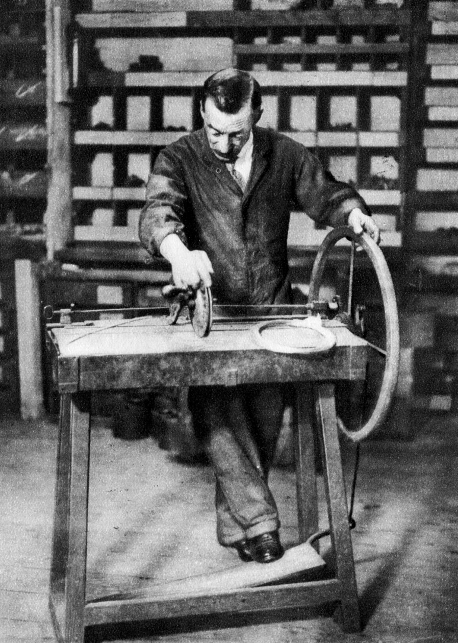 स्प्रिंग-लॉक्स, 1926-1927 के लिए स्प्रिंग्स में तार का घाव होना द्वारा अज्ञात