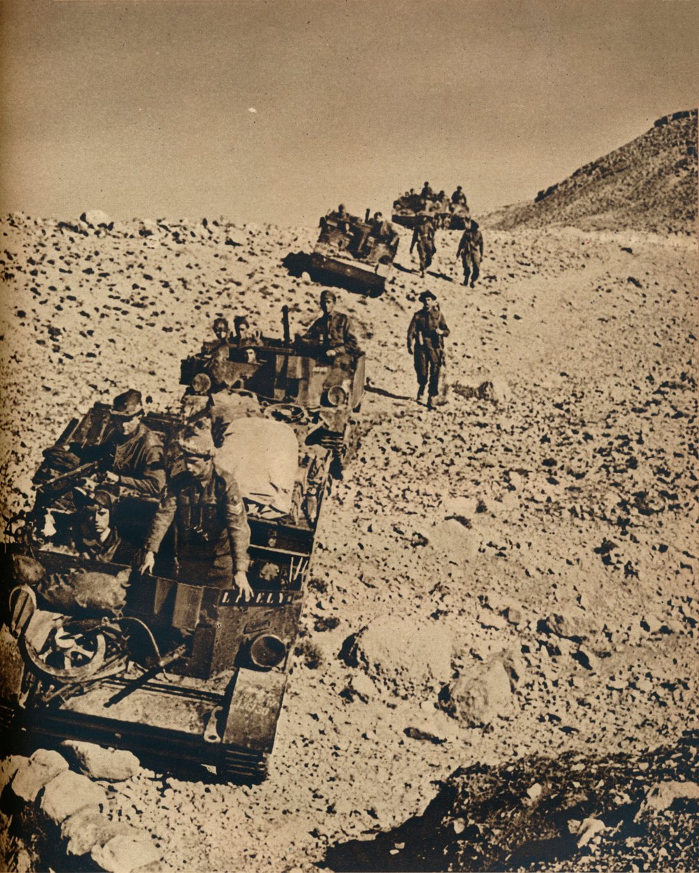 ट्यूनीशिया में एंडर्सन मेन के साथ, 1943 द्वारा अज्ञात
