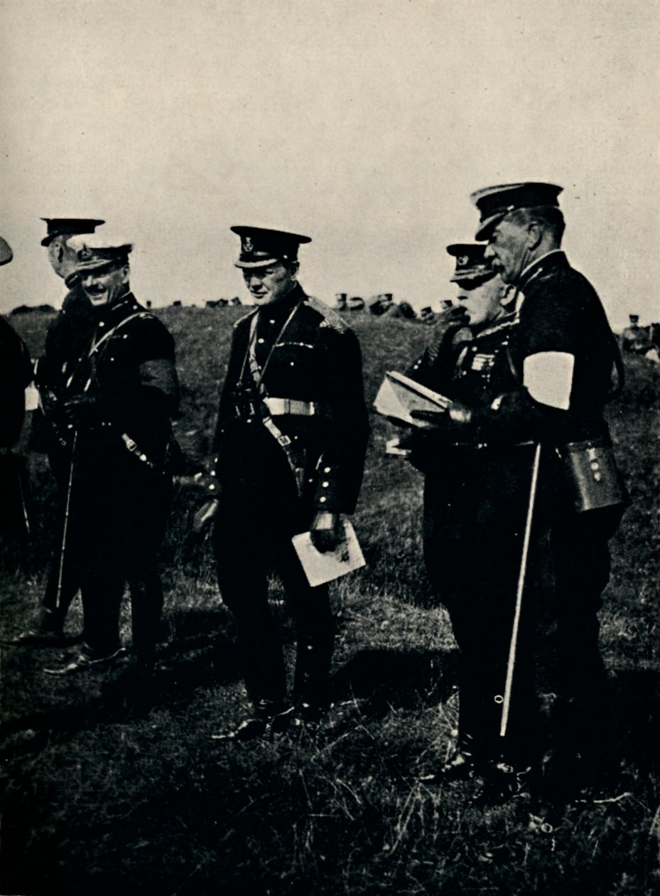 सेना के युद्धाभ्यास में जनरल फ्रेंच के साथ, 1912, 1945। द्वारा अज्ञात