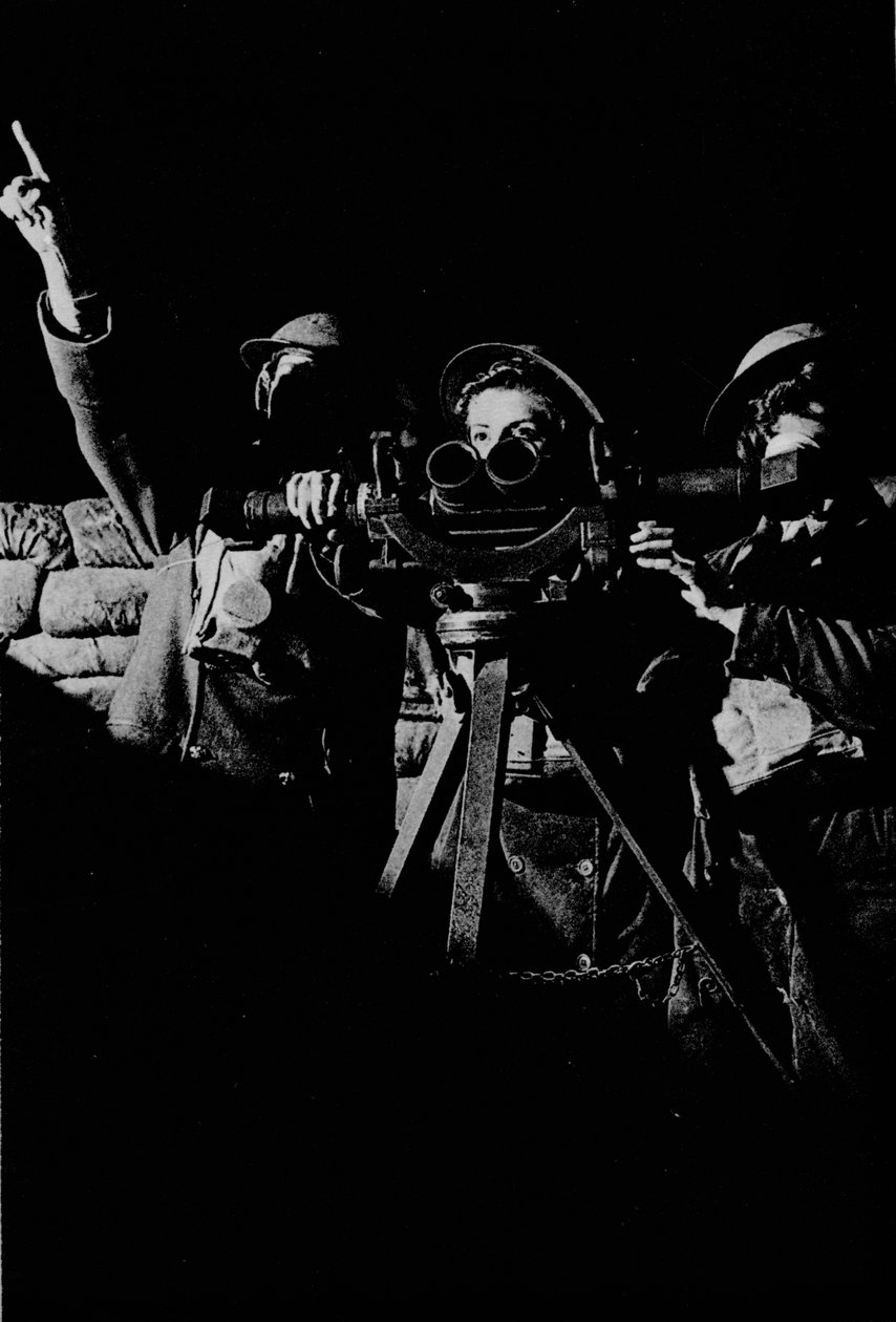 विमान-विरोधी बैटरी पर ड्यूटी पर महिलाएं, 1943 द्वारा अज्ञात