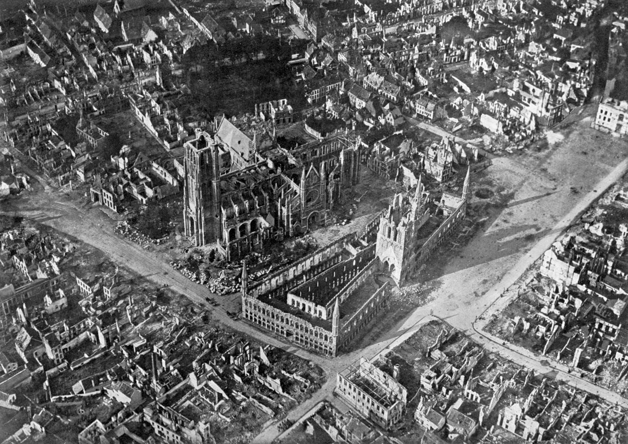 जर्मन बमबारी के बाद Ypres, प्रथम विश्व युद्ध, 1914-1918, c1920 द्वारा अज्ञात