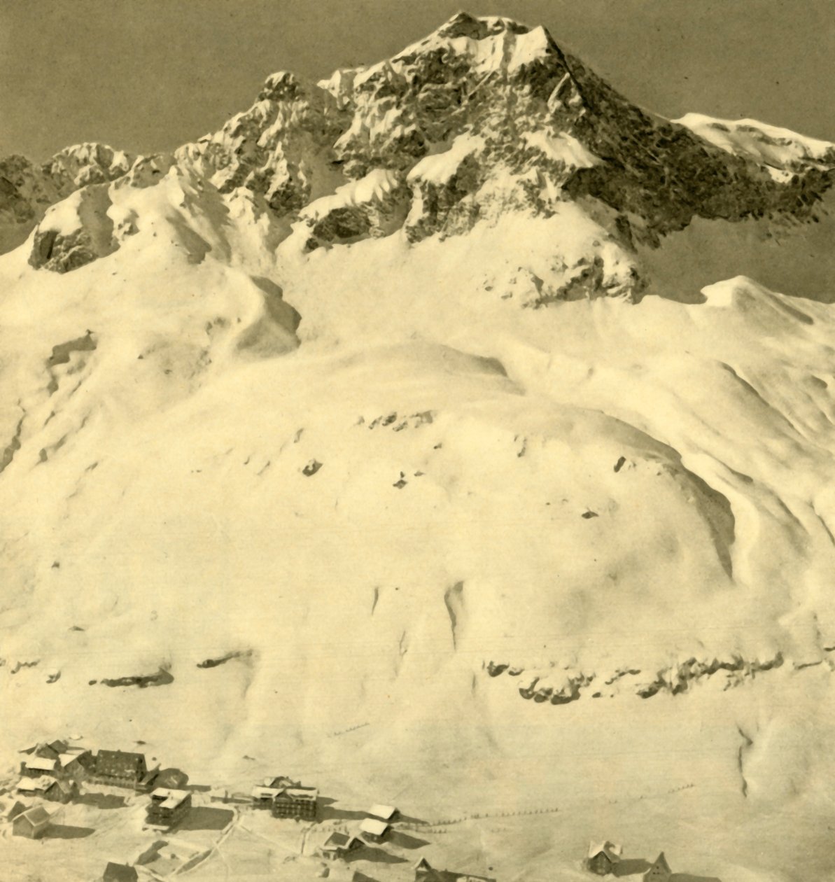 ज़ुआरस और हसेनफ्लुह शिखर, वोरलबर्ग, ऑस्ट्रिया, c1935। द्वारा अज्ञात