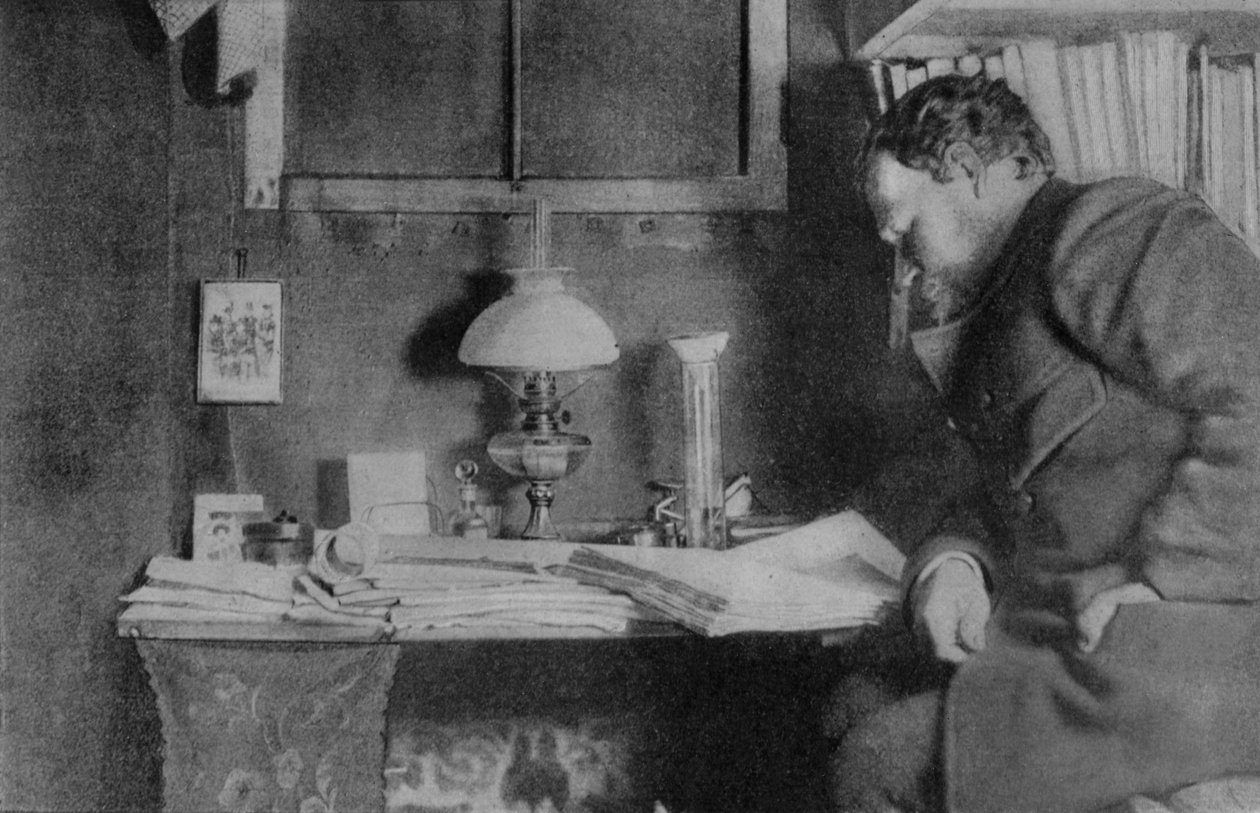 ओटो नोर्डेन्स्कोल्ड अपनी डेस्क, स्नो हिल, अंटार्कटिका, 1901-03 द्वारा अज्ञात अज्ञात