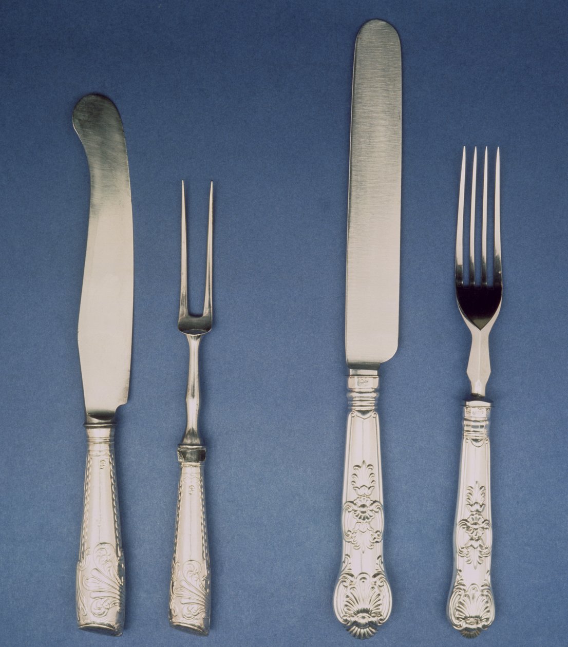 सिल्वर नाइफ और फोर्क, शेफील्ड, c.1780 और बाद में Atkin और Oxley द्वारा 1835 का संस्करण द्वारा अज्ञात अज्ञात
