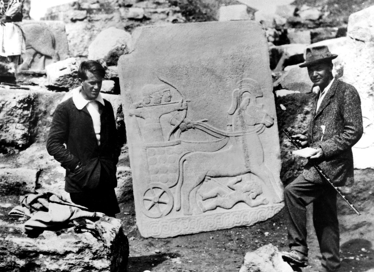 टीएच लॉरेंस के साथ कारकेमिश, 1911 में लियोनार्ड वूली द्वारा अज्ञात अज्ञात
