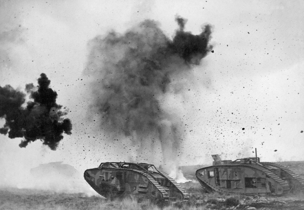 WWI लड़ाई में ब्रिटिश टैंक द्वारा अज्ञात अज्ञात