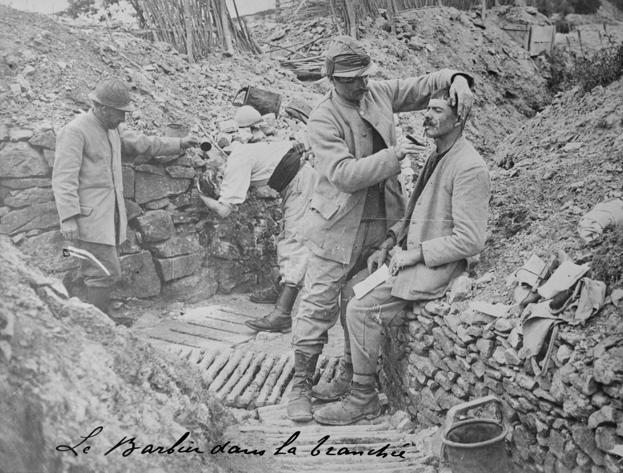 फ्रेंच ट्रेंच नाई, 1915-18 द्वारा अज्ञात अज्ञात