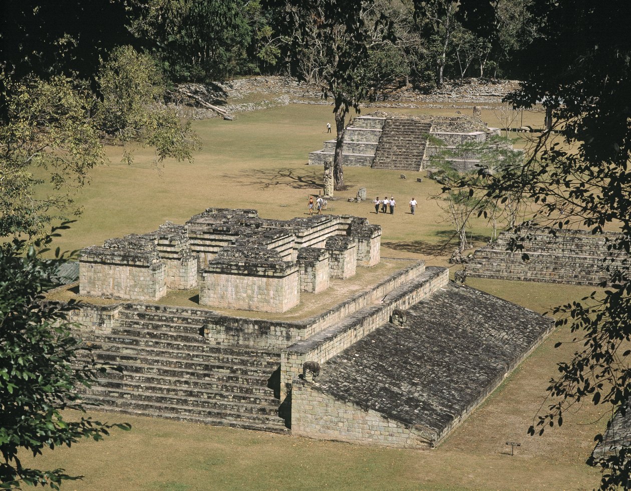 द ग्रेट स्क्वायर, मय खंडहर, क्लासिक काल, c.300-900 ई द्वारा अज्ञात अज्ञात