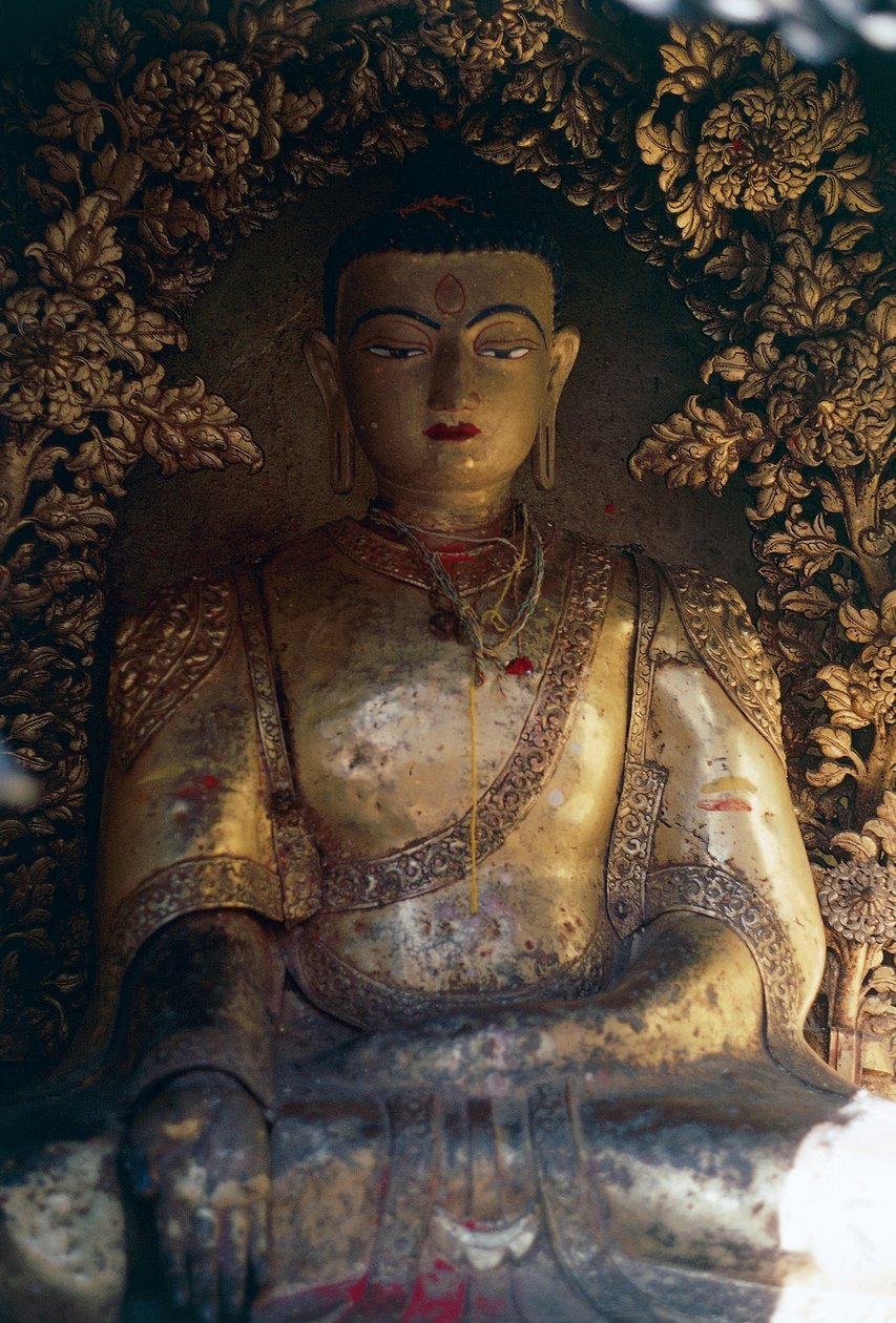 बुद्ध की मूर्ति के साथ तहखाना, स्वयंभूनाथ (बंदर मंदिर), काठमांडू घाटी (यूनेस्को विश्व विरासत सूची) द्वारा अज्ञात कलाकार