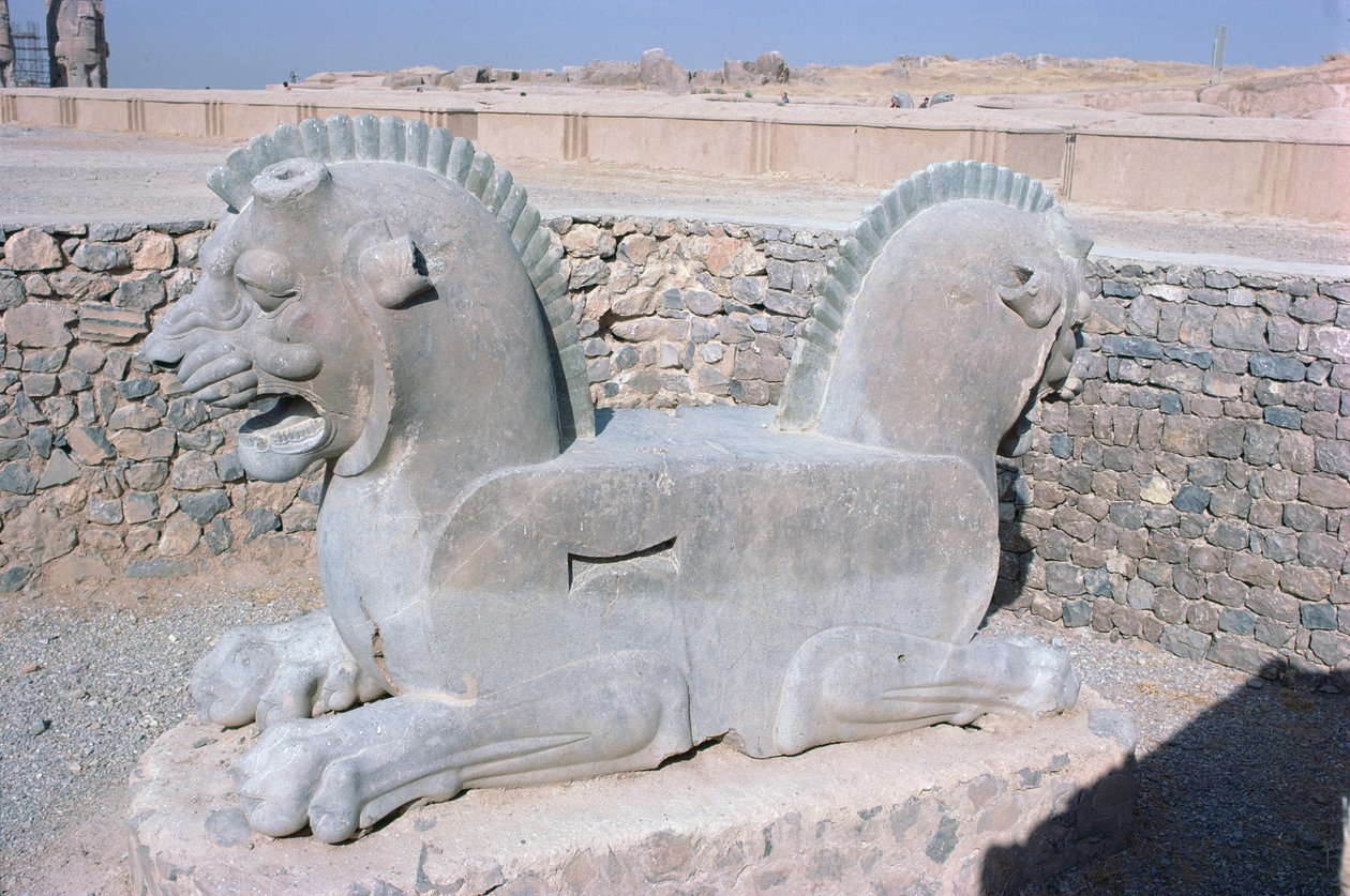 राजधानी से डबल ड्रैगन, अचमेनियन काल, ५वीं शताब्दी ईसा पूर्व (फोटो) (११७१०८ भी देखें) द्वारा अज्ञात