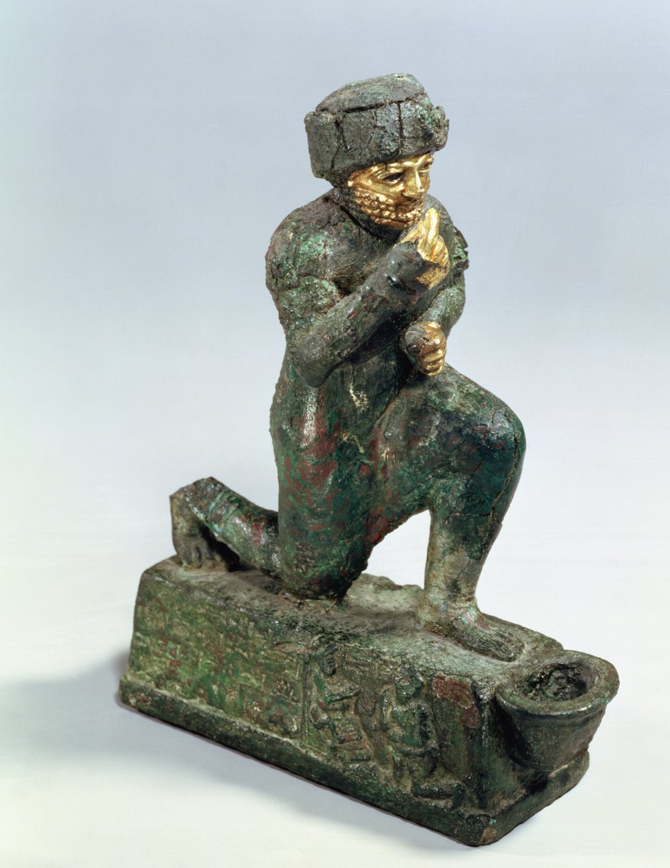 बेबीलोन के राजा हम्मूराबी, एक पवित्र वृक्ष के सामने प्रार्थना करते हुए, c.1750 ई.पू. (कांस्य और सोना) द्वारा अज्ञात