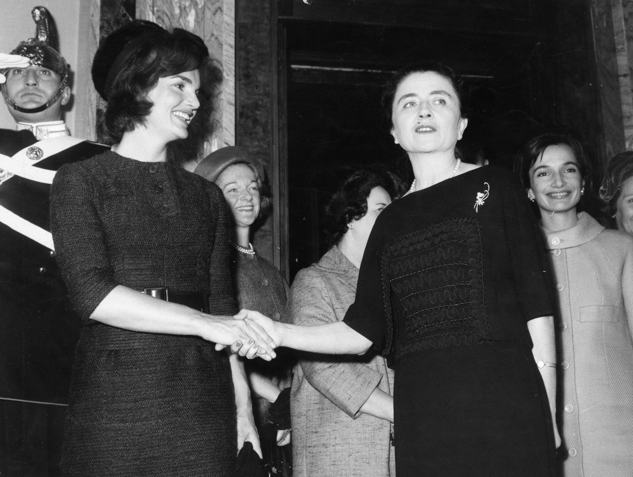 कार्ला ग्रोन्ची के साथ जैकलीन कैनेडी। रोम। 1962. द्वारा अज्ञात