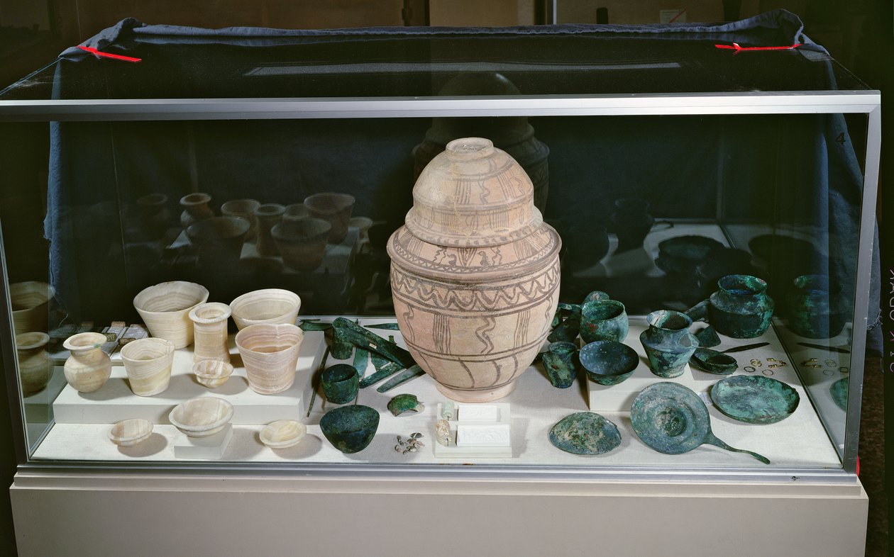 "जार विद द होर्ड", c.2500-2400 ईसा पूर्व (टेराकोटा, अलबास्टर, ओमान से तांबा और पत्थर) द्वारा अज्ञात