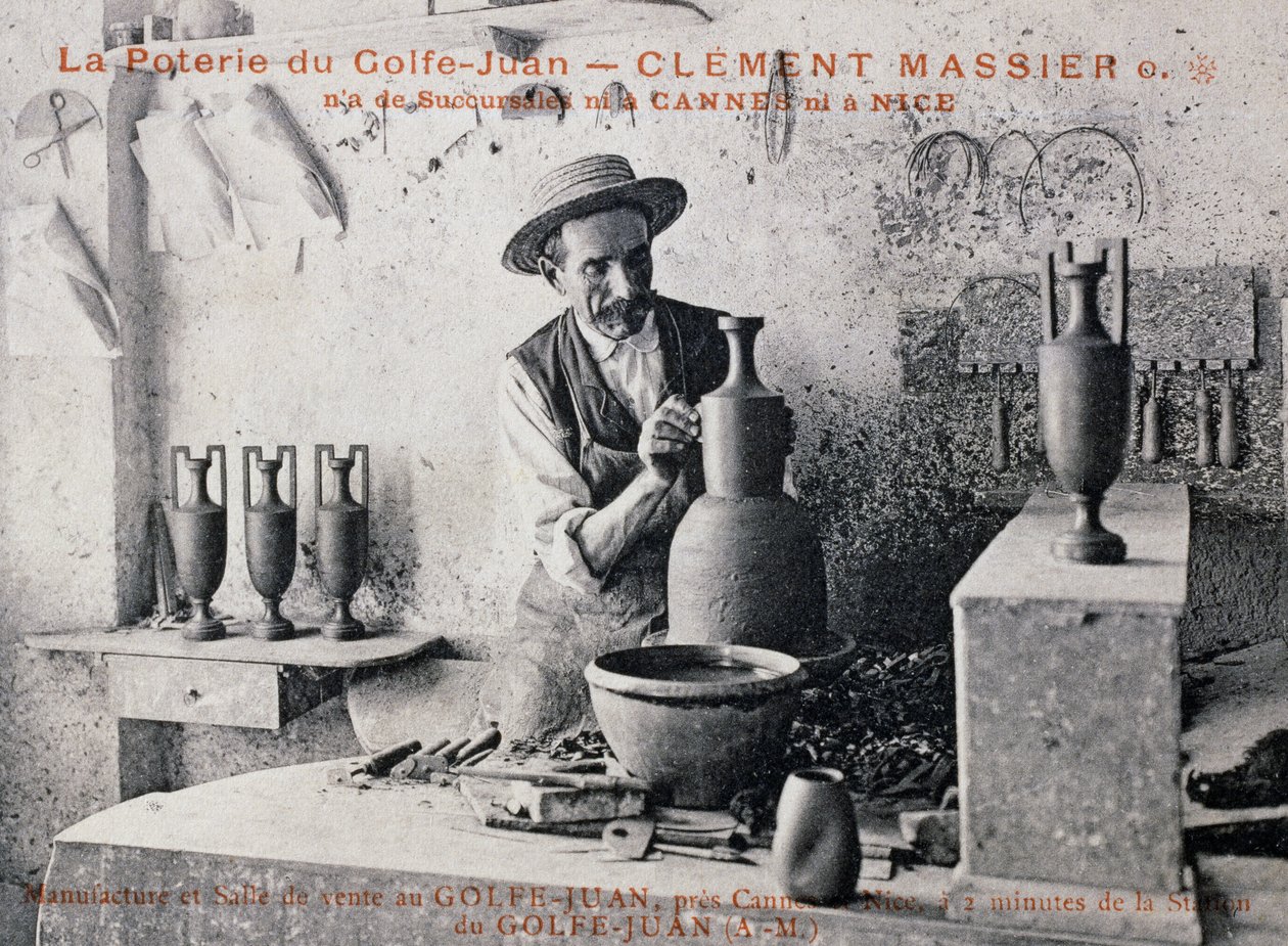 क्लेमेंट मासियर (1844-1917) के साथ पोस्टकार्ड, पॉटरी डी गोल्फ-जुआन के मास्टर कुम्हार अपने स्टूडियो, फ्रांस, 20 वीं शताब्दी में काम करते हैं द्वारा अज्ञात कलाकार