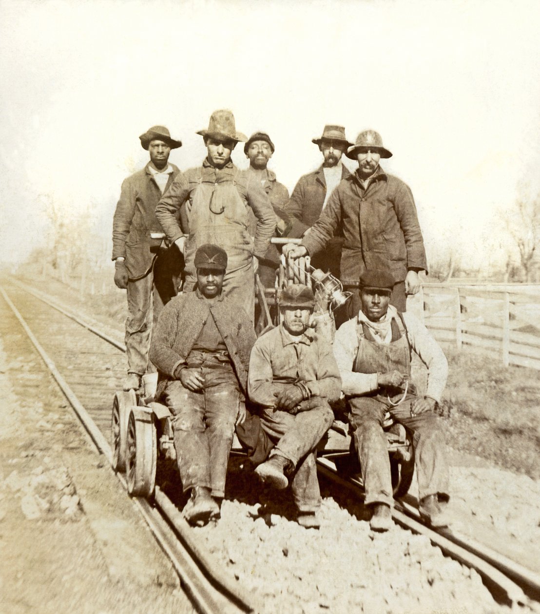 रेलरोड वर्कर्स, गैलेटिन, टेनेसी, c.1895 (b/w फोटो) द्वारा अज्ञात कलाकार