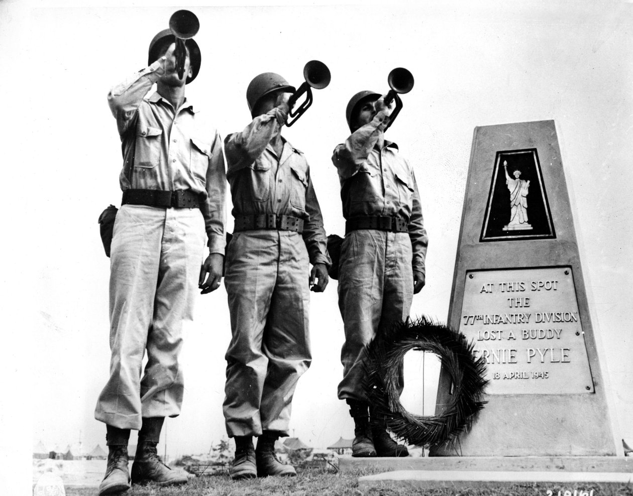 द्वितीय विश्व युद्ध (1939-1945) - द्वितीय विश्व युद्ध (WWII या WW2): ओकिनावा (जापान) अगस्त 20 द्वारा अज्ञात