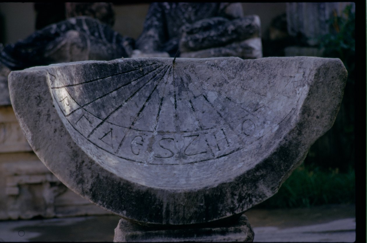 काराकाल्ला और उनकी मां रोमन के प्रति समर्पण के साथ सुंडियाल, c.212-218 ई. (फोटो) (११५८४ भी देखें) द्वारा अज्ञात