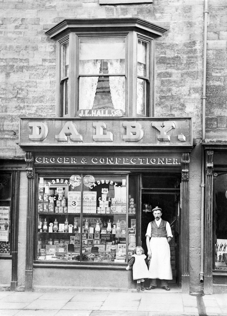 यूनाइटेड किंगडम : Dalby's Grocers and Confectioners Shop द्वारा अज्ञात
