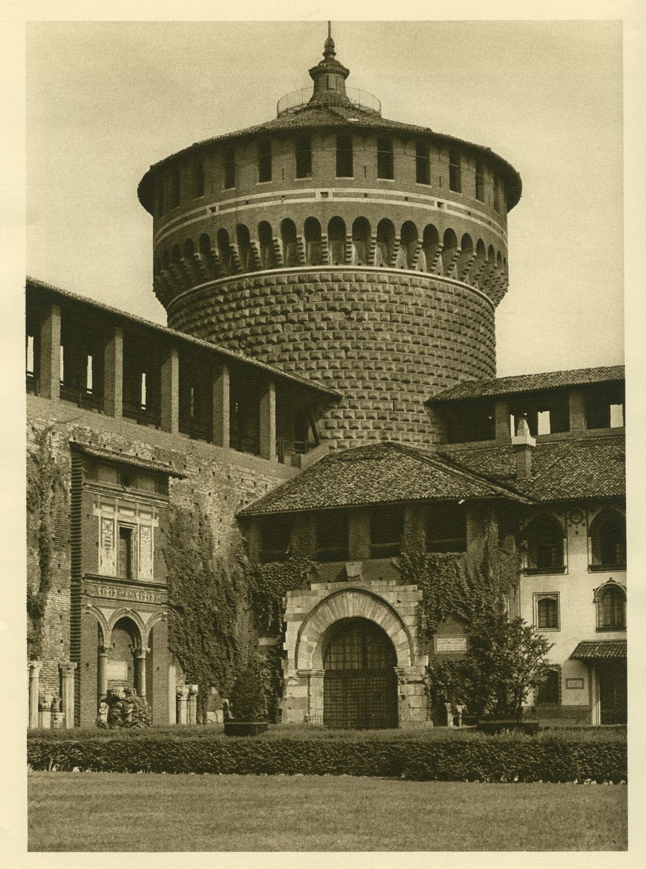 मिलान में Castello Sforzesco (Sforza परिवार का महल) के आंगन का दृश्य द्वारा अज्ञात