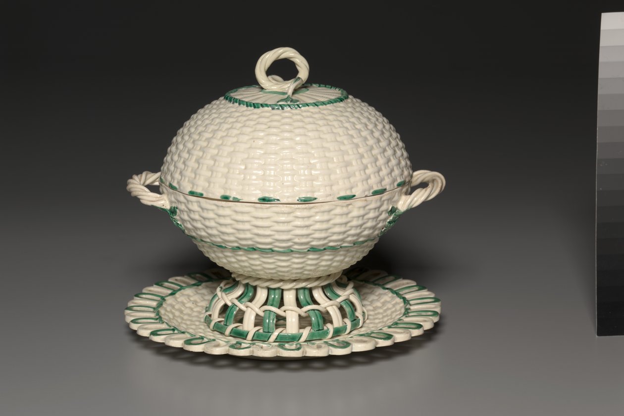 विकगवुड फैक्टरी द्वारा विकर-वर्क कवर्ड बास्केट ऑन स्टैंड, c.1780-1840 द्वारा अज्ञात