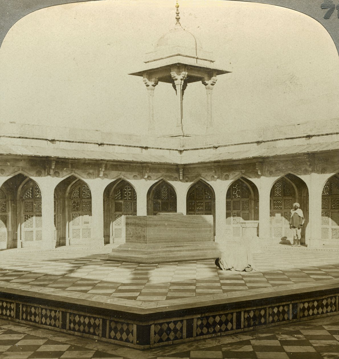 Akbars tomb, Sikandara, Uttar Pradesh, India, c1900s. द्वारा अंडरवुड और अंडरवुड
