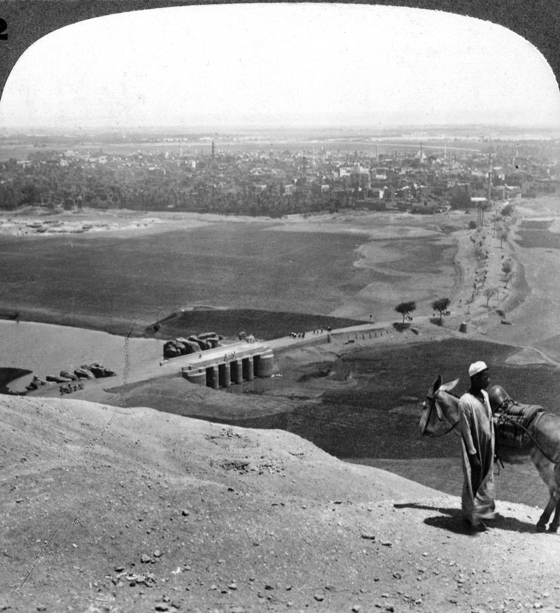असीट, ऊपरी मिस्र का सबसे बड़ा शहर, 1905। द्वारा अंडरवुड और अंडरवुड