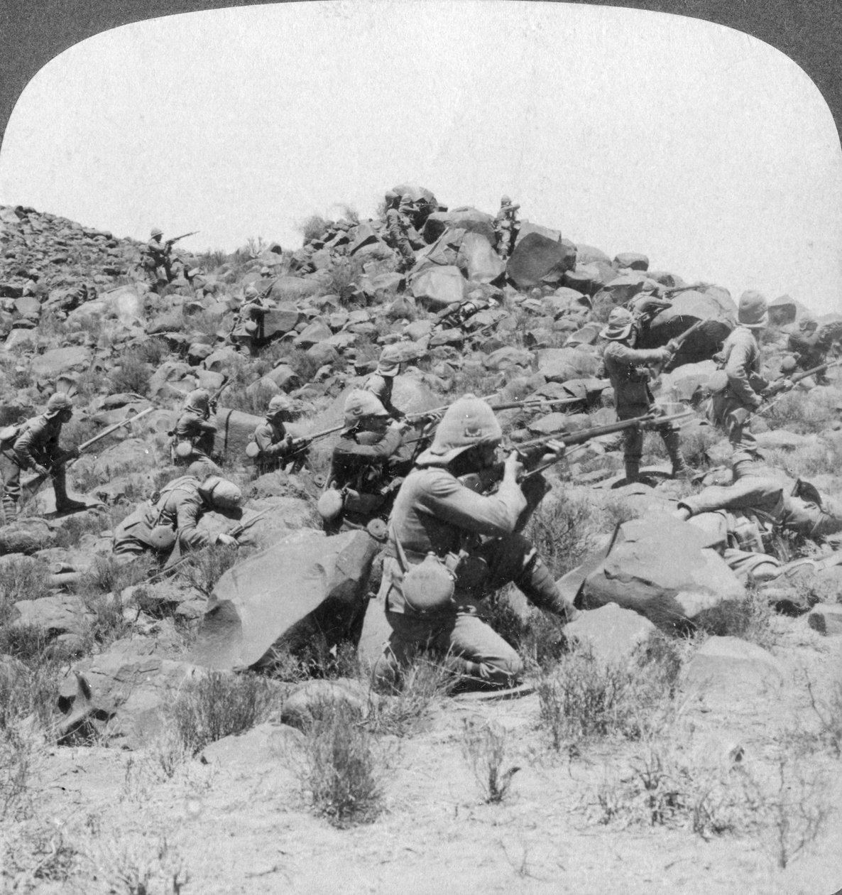 कार्रवाई में ब्रिटिश सैनिक, दक्षिण अफ्रीका, बोअर युद्ध, 1901 द्वारा अंडरवुड और अंडरवुड