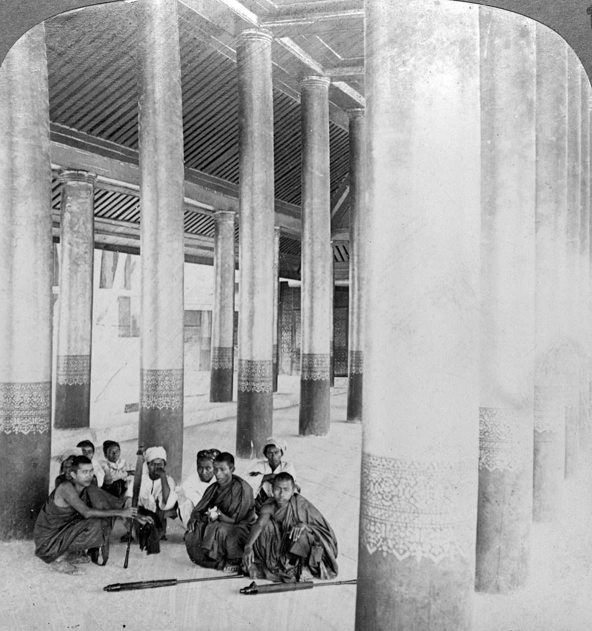 ऑडियंस हॉल के अंदर, मंडले पैलेस, बर्मा, c1900s। द्वारा अंडरवुड और अंडरवुड