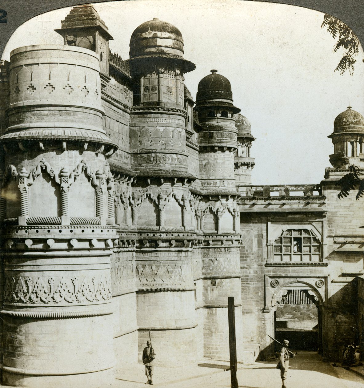 मान सिंह पैलेस, ग्वालियर, मध्य प्रदेश, भारत, c1900s। द्वारा अंडरवुड और अंडरवुड