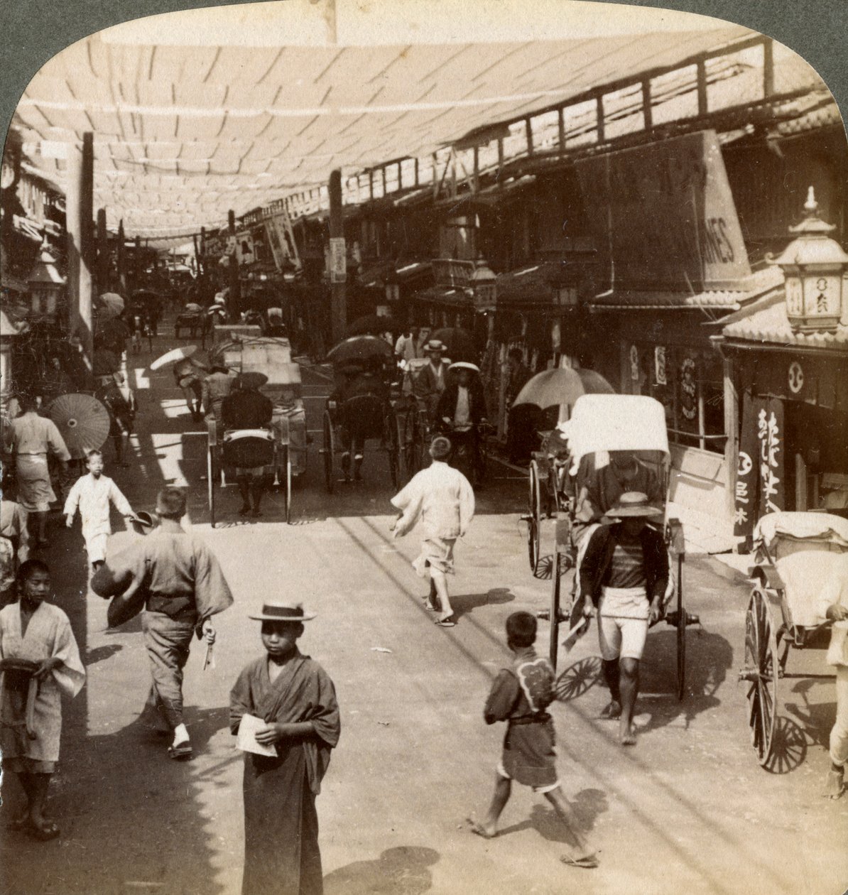 शिज़ो बशीदोरी, क्योटो, जापान, 1904 के एक व्यस्त भित्ति चित्र के तहत Midsummer यातायात द्वारा अंडरवुड और अंडरवुड