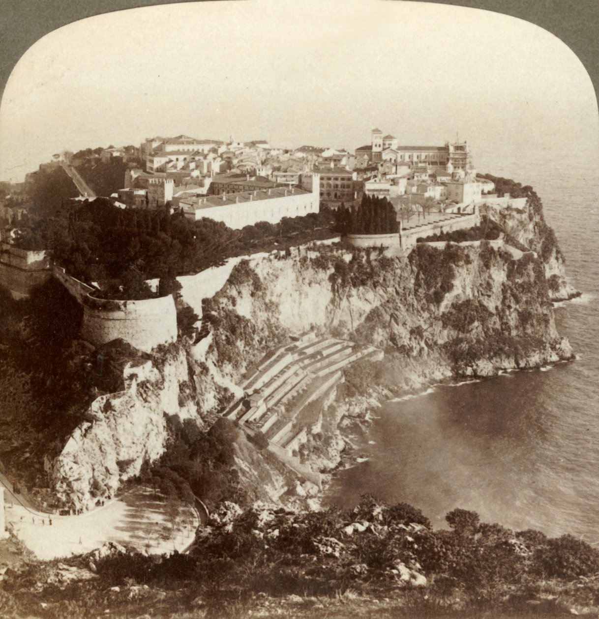 मोंटे कार्लोस कैपिटल, मोनाको - पृथ्वी पर सबसे छोटी रियासत में, 1899। द्वारा अंडरवुड और अंडरवुड