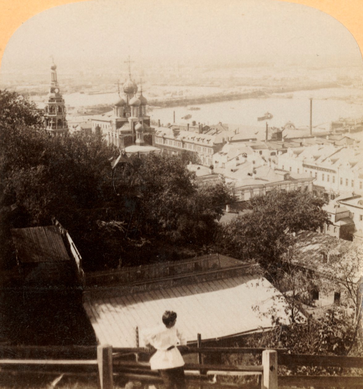 निज़नी-नोवगोरोड, रूस, समर मार्केट प्लेस ऑफ़ ऑल नेशंस, 1898। द्वारा अंडरवुड और अंडरवुड