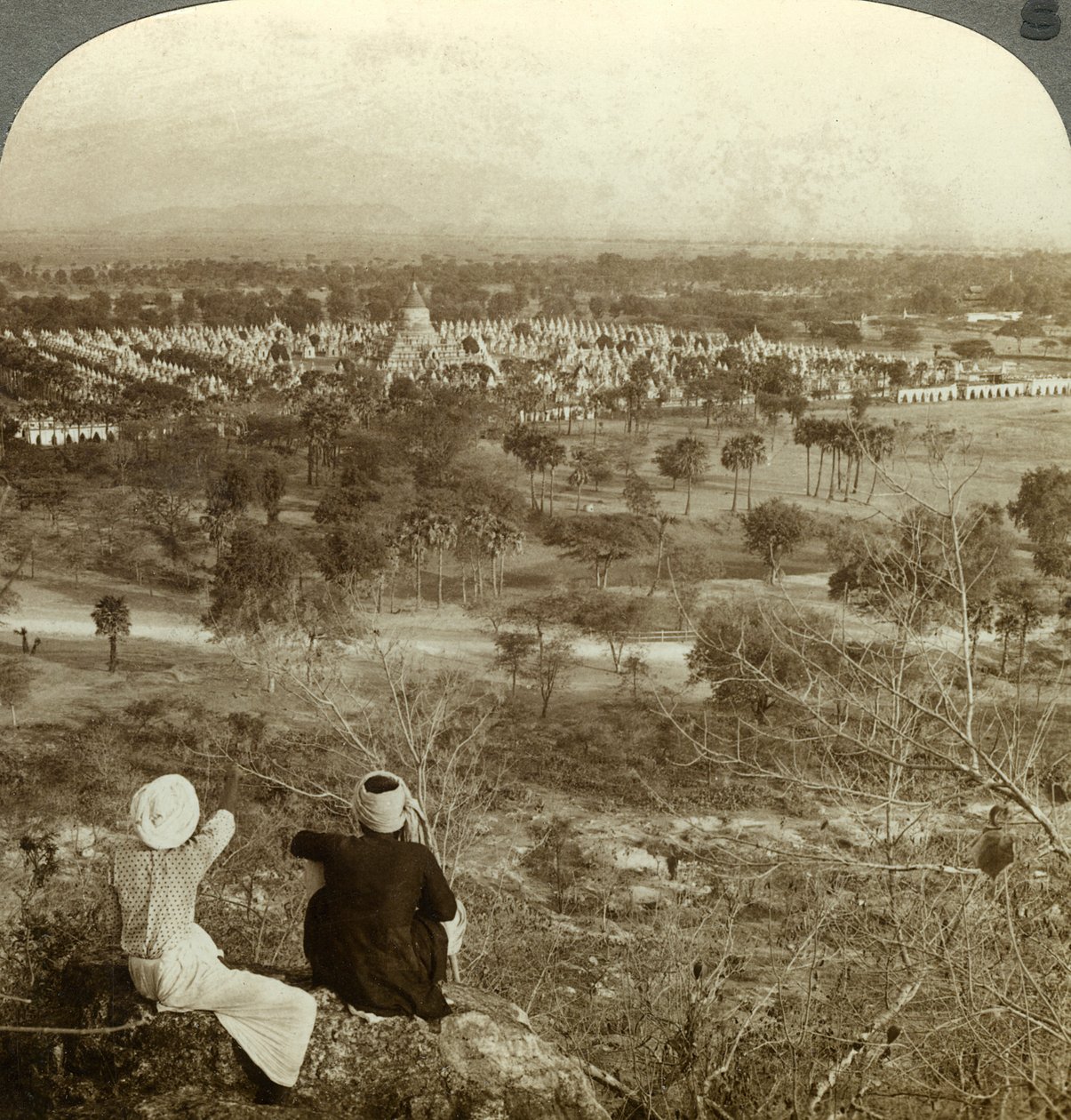 पगोडा, मंडालय, बर्मा, c1900s। द्वारा अंडरवुड और अंडरवुड
