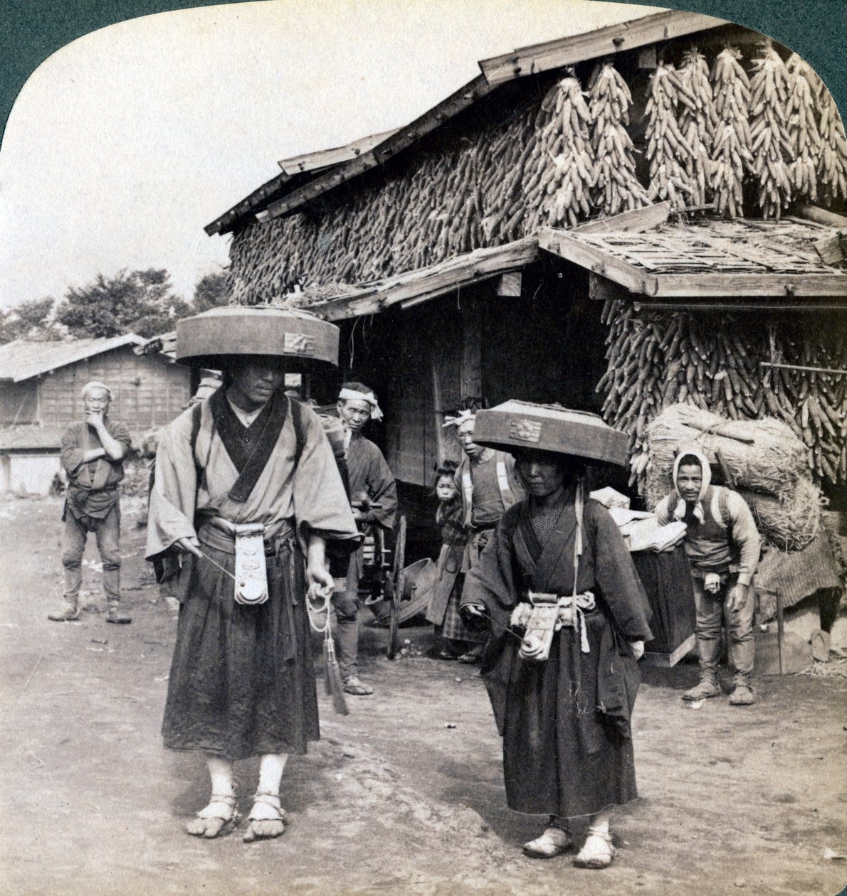 तीर्थयात्री भिखारियों को थोड़ा सा घौंसला, झील कावागुची के पास, जापान, 1904 द्वारा अंडरवुड और अंडरवुड