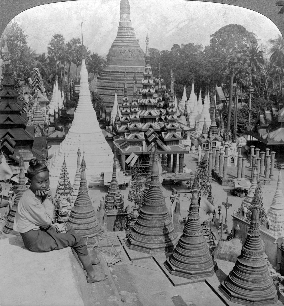 श्वेदागोन पगोडा, रंगून, बर्मा, c1900s। द्वारा अंडरवुड और अंडरवुड