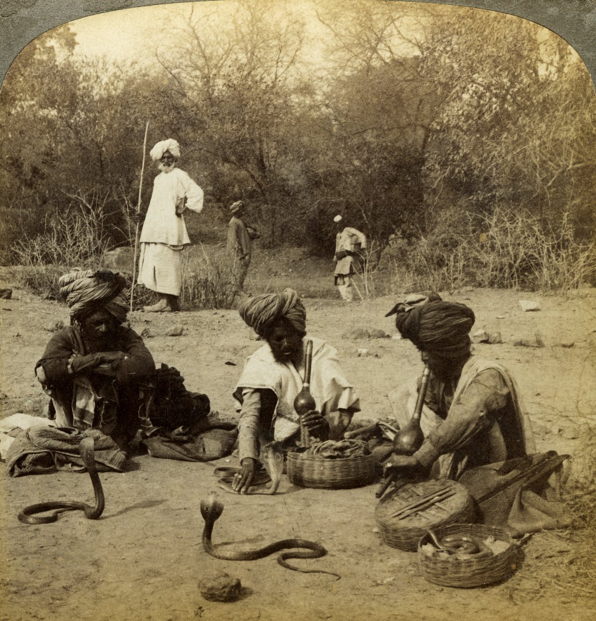 सपेरे, दिल्ली, भारत। द्वारा अंडरवुड और अंडरवुड