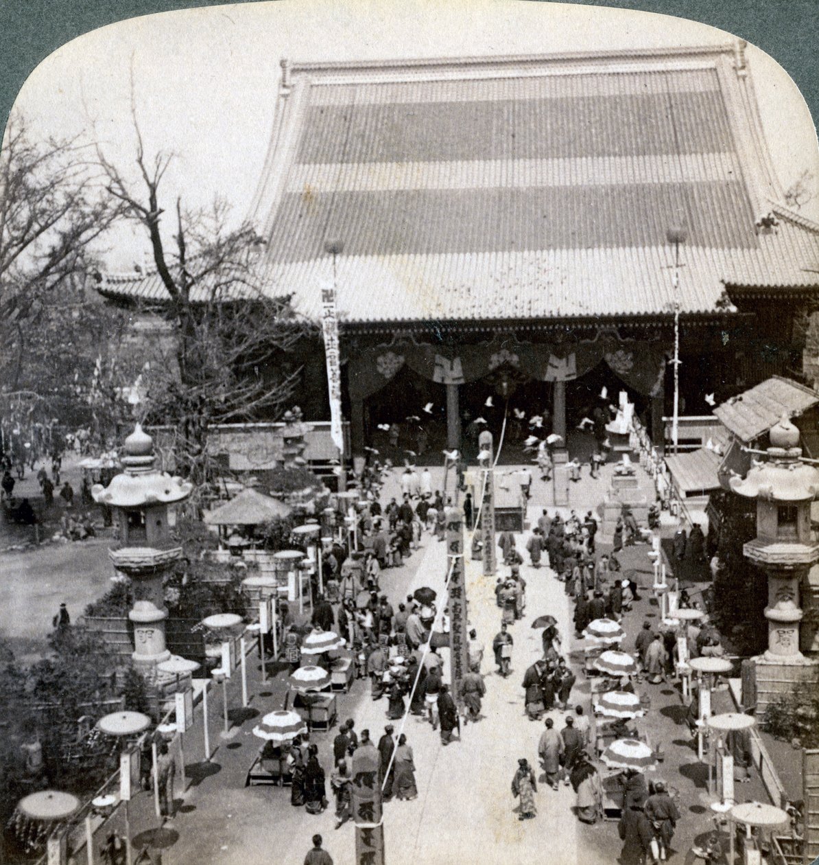 असाकुसा मंदिर, टोक्यो, जापान, 1904 के दक्षिण सामने द्वारा अंडरवुड और अंडरवुड