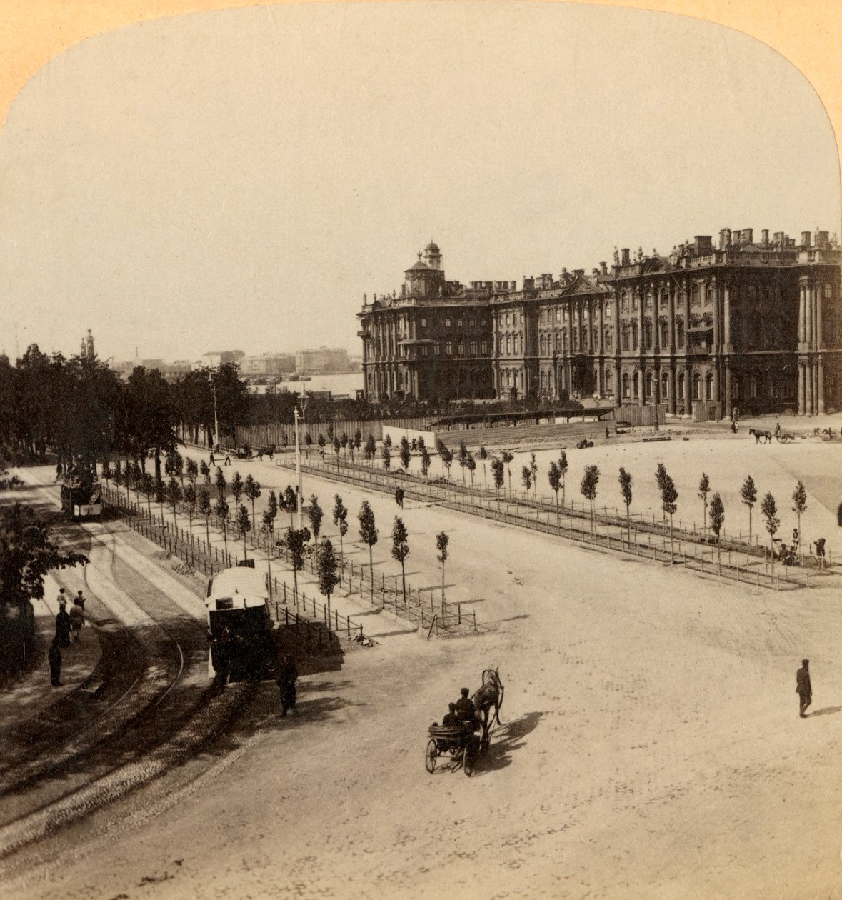 नेवस्की प्रॉस्पेक्ट, सेंट पीटर्सबर्ग, रूस से इंपीरियल विंटर पैलेस, 1897। द्वारा अंडरवुड और अंडरवुड