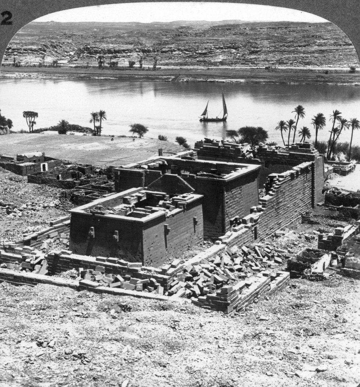 1905 में मिस्र के कलाबशाह का न्युबियन मंदिर। द्वारा अंडरवुड और अंडरवुड
