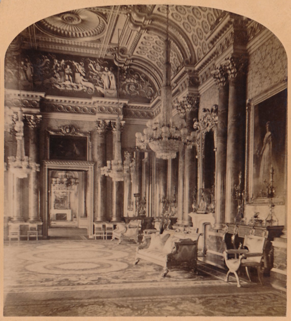 क्वींस गॉर्जियस ब्लू रूम, बकिंघम पैलेस, लंदन, इंग्लैंड, 1900। द्वारा अंडरवुड और अंडरवुड