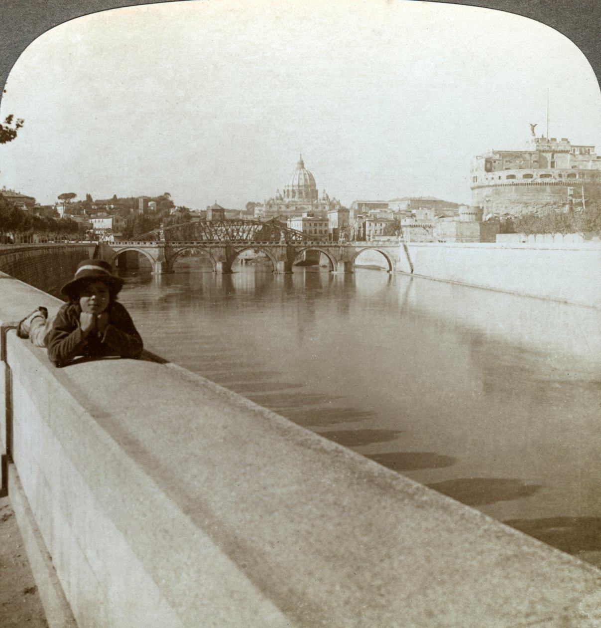 द रिवर टीबर, कैलेण्डर संत एंजेलो और सेंट पीटर्स बेसिलिका, रोम, इटली। द्वारा अंडरवुड और अंडरवुड