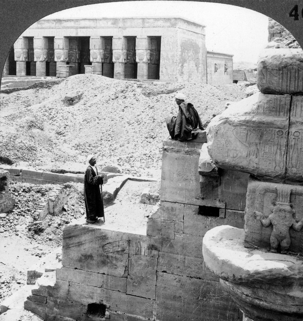 1905 में मिस्र के डेंडरह में खूबसूरत मंदिर। द्वारा अंडरवुड और अंडरवुड