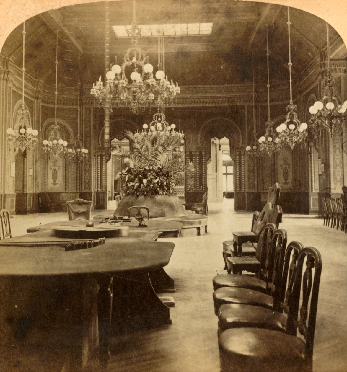 प्रसिद्ध रूले सैलून, कैसीनो, मोंटे कार्लो, मोनाको, 1897। द्वारा अंडरवुड और अंडरवुड