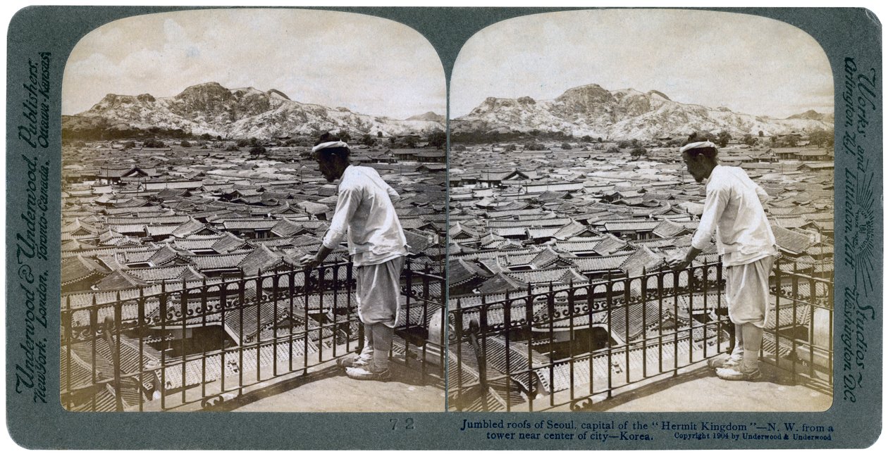 1904 में कोरिया के हर्मिट साम्राज्य की राजधानी सियोल की जंबल छतें। द्वारा अंडरवुड और अंडरवुड