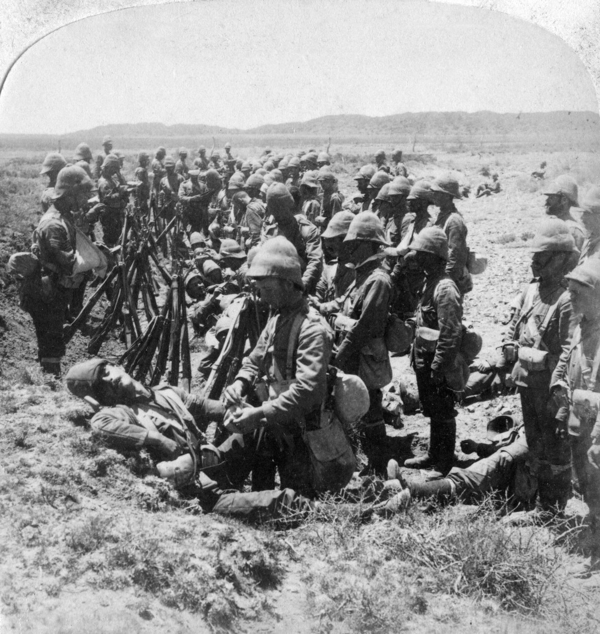 30 दिसंबर 1900 को डोर्रेक्ट में कुछ अंग्रेजों द्वारा काटे जाने के बाद उदास रोल कॉल। द्वारा अंडरवुड और अंडरवुड