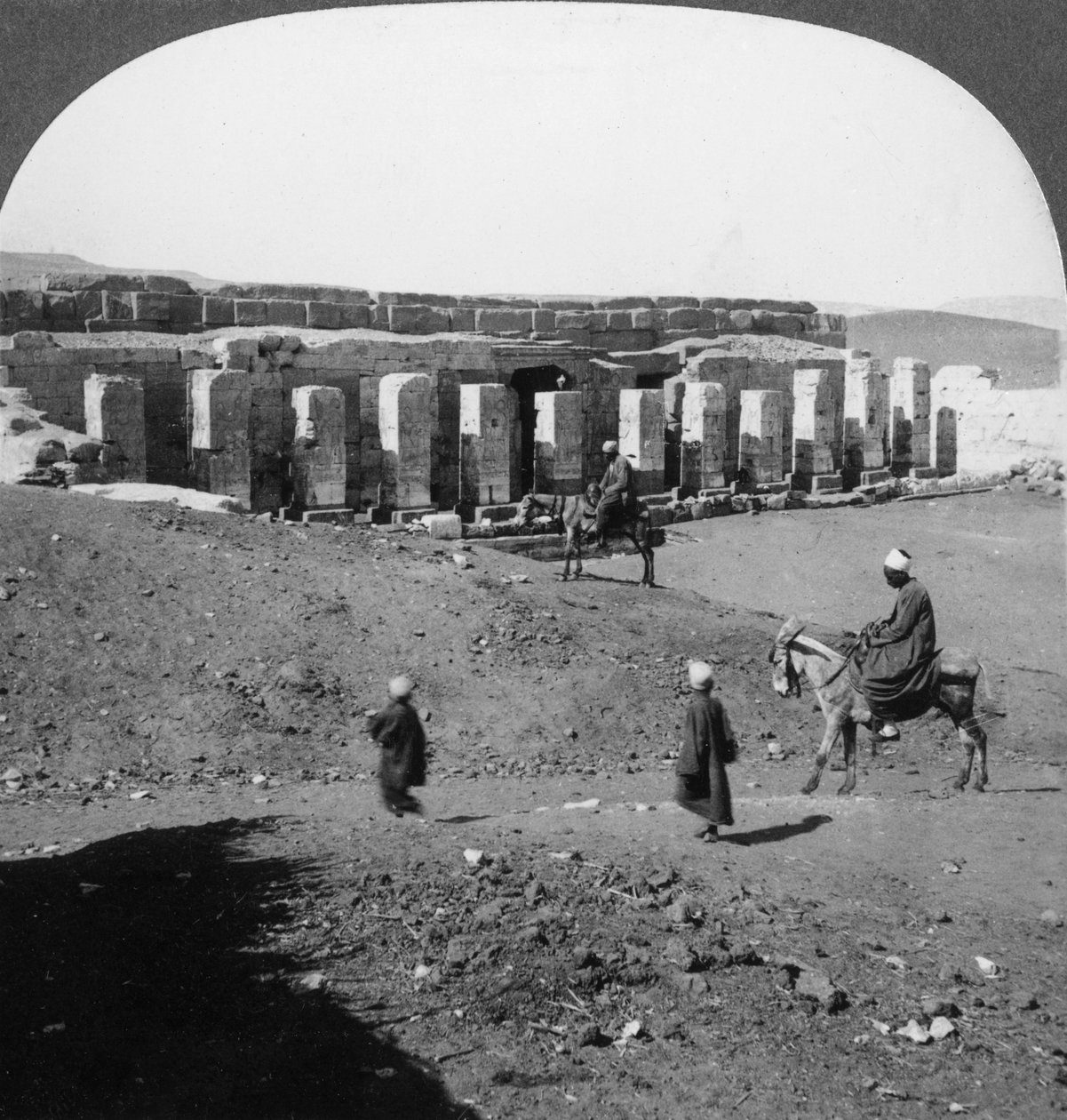सैथोस I, एबिडोस, मिस्र का मंदिर 1905। द्वारा अंडरवुड और अंडरवुड