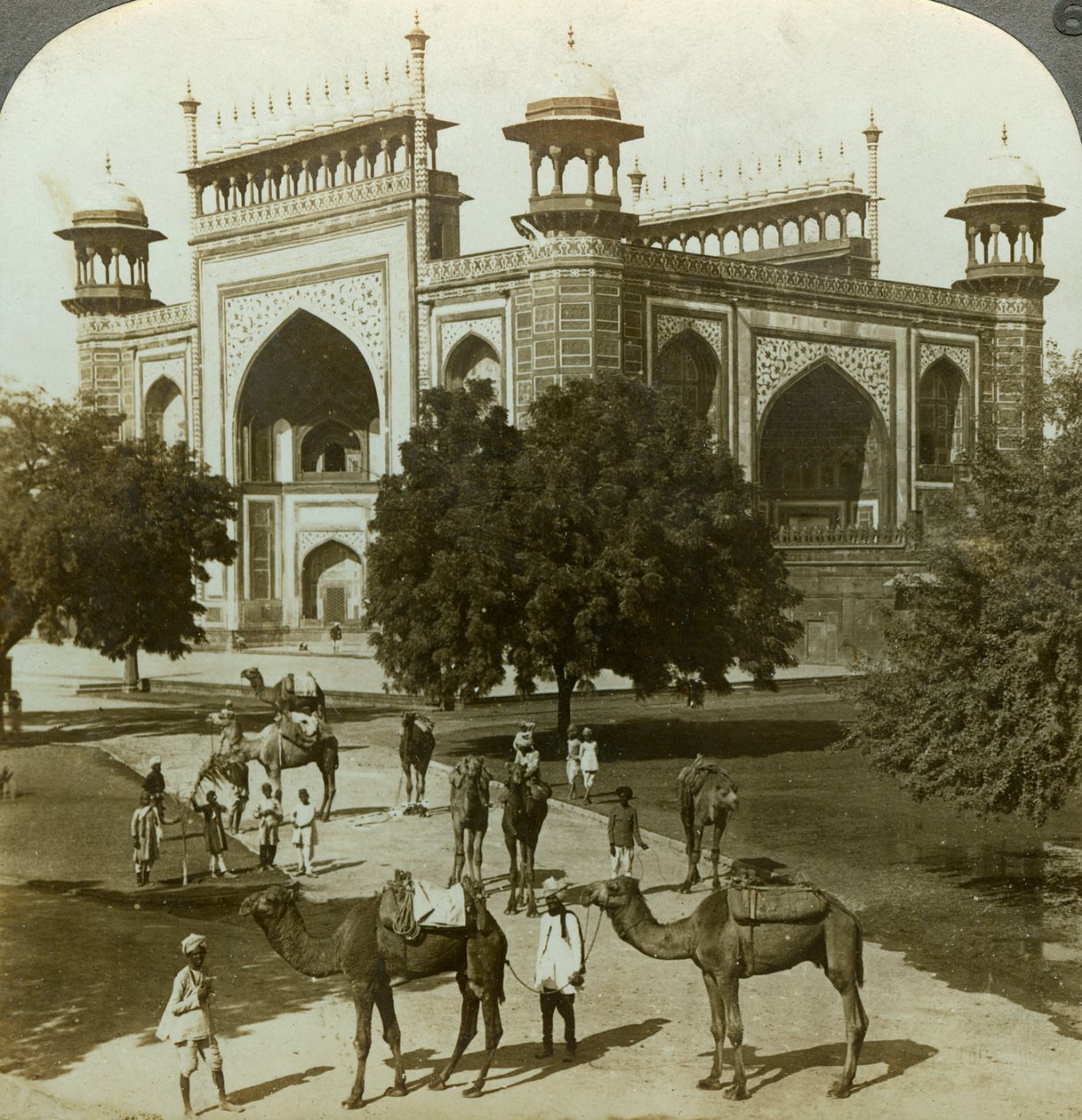 Tomb of Akbar, Sikandarah, Uttar Pradesh, India, c1900s. द्वारा अंडरवुड और अंडरवुड