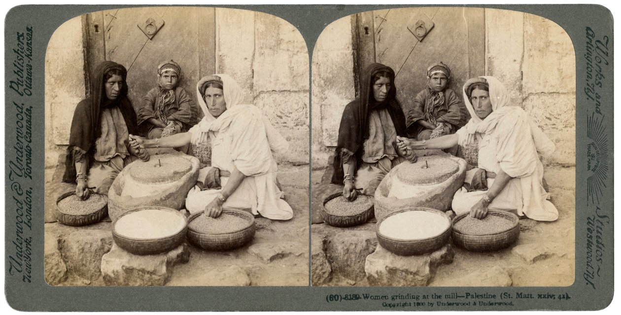 चक्की, फिलिस्तीन, 1900 पर पीसने वाली महिलाएं। द्वारा अंडरवुड और अंडरवुड